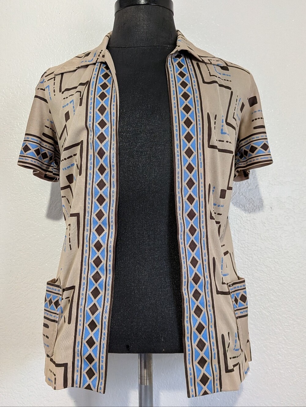 Vintage Lady Carol 70sBeige Geometric Short Sleeve Open Shirt Blue Accent Small